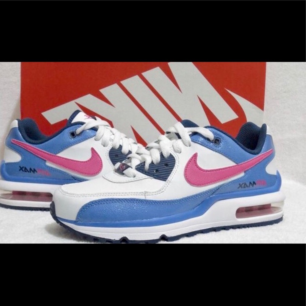 Like New! Air Max White W Size 7 is Kid Size 4.5
